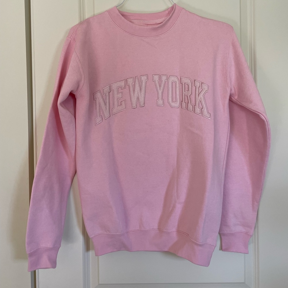 NEVER WORN‼️Pink embroidered New York sweatshirt from Times Square NY
